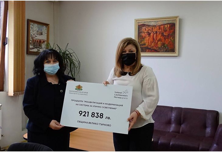 Министърът на енергетиката Теменужка Петкова и заместник-кмета Снежана Данева-Иванова Министърът на енергетиката Теменужка Петкова и заместник-кмета Снежана Данева-Иванова